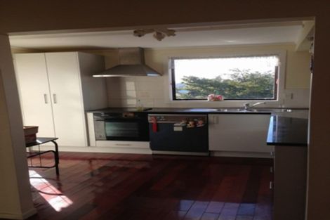 Photo of property in 2/71 Onewa Road, Northcote, Auckland, 0627