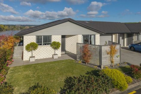 Photo of property in Waterview Estate, 26/4 Greystone Place, Omokoroa, 3114