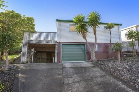 Photo of property in 1 The Spinney, Titahi Bay, Porirua, 5022