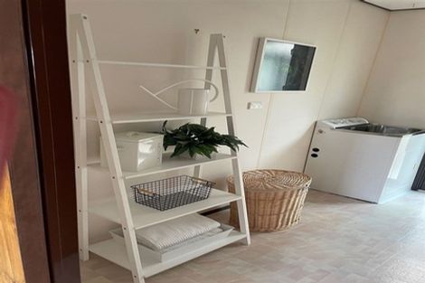 Photo of property in 72 Totaravale Drive, Totara Vale, Auckland, 0629