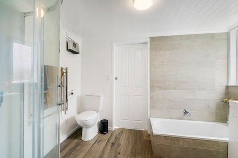 Photo of property in 28 Rangatira Road, Birkenhead, Auckland, 0626