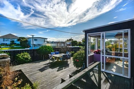 Photo of property in 43 Effingham Street, North New Brighton, Christchurch, 8083