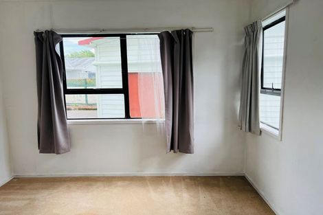 Photo of property in 5 Penruddocke Road, Half Moon Bay, Auckland, 2012