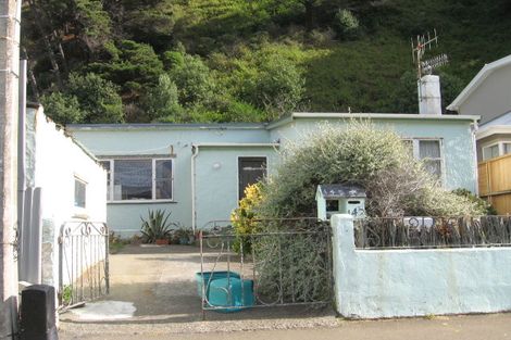 Photo of property in 145 Breaker Bay Road, Breaker Bay, Wellington, 6022