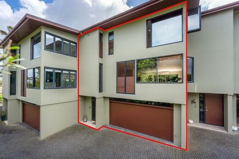 Photo of property in 2/71 Pupuke Road, Northcote, Auckland, 0627