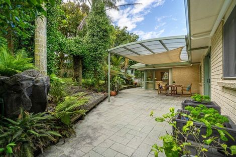 Photo of property in 27 Hogarth Rise, West Harbour, Auckland, 0618