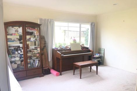 Photo of property in Chantelle Close, 44e Lavery Place, Sunnynook, Auckland, 0632