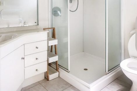 Photo of property in 4 Peter Terrace, Castor Bay, Auckland, 0620