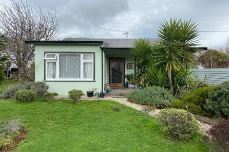 Photo of property in 27 Philip Street, Carterton, 5713