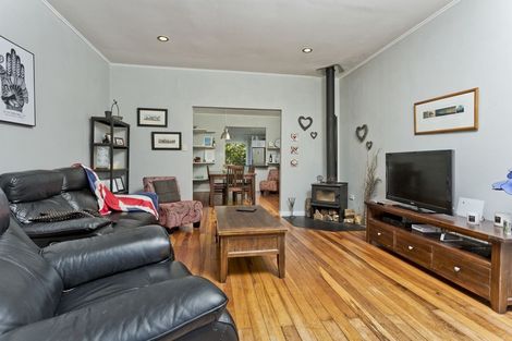 Photo of property in 21 Roberts Avenue, Bayswater, Auckland, 0622
