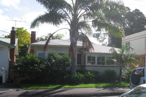Photo of property in 17 Duders Avenue, Devonport, Auckland, 0624
