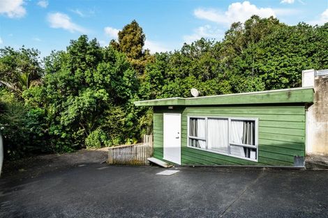 Photo of property in 323 Glenfield Road, Glenfield, Auckland, 0629