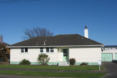 Photo of property in 19 Holland Crescent, Bulls, 4818