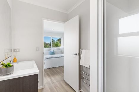 Photo of property in 2/55 Verran Road, Birkenhead, Auckland, 0626