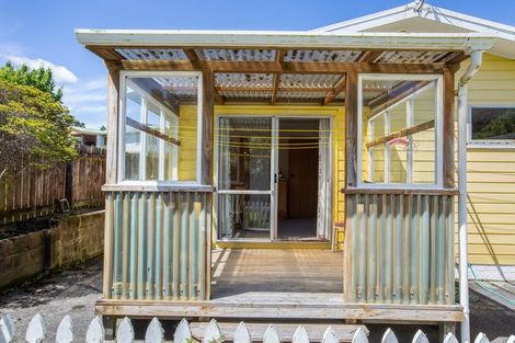 Photo of property in 69 Gloaming Hill, Titahi Bay, Porirua, 5022