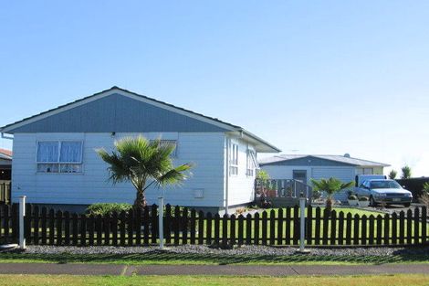 Photo of property in 40 Pukeroa Place, Papakura, 2110