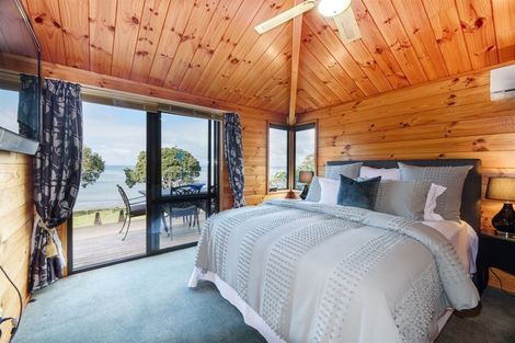 Photo of property in 18 Matakatia Parade, Matakatia, Whangaparaoa, 0930