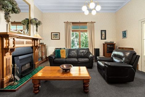 Photo of property in 2 Cobden Crescent, Bluff Hill, Napier, 4110