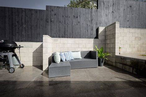 Photo of property in 2/321 Triangle Road, Massey, Auckland, 0614