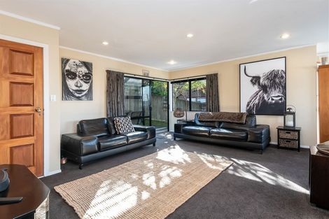 Photo of property in 1/48 Sandgate Avenue, Botany Downs, Auckland, 2010