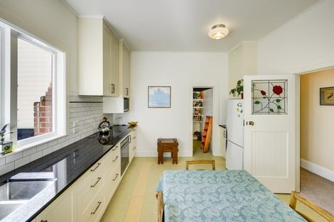 Photo of property in 19 Cameron Road, Bluff Hill, Napier, 4110