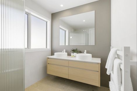 Photo of property in 1 Andrea Place, Sunnyhills, Auckland, 2010