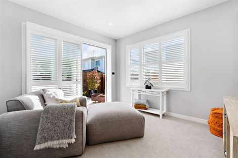 Photo of property in 37 Nobilo Road, Kumeu, 0810