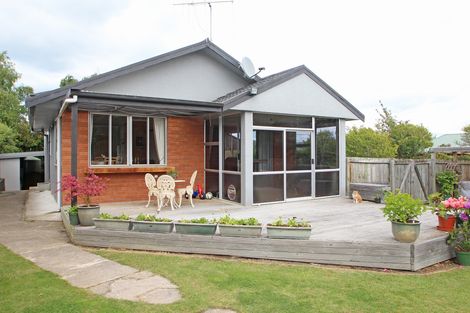 Photo of property in 17 Whitestone Crescent, Weston, Oamaru, 9401