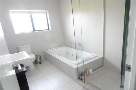 Photo of property in 11 Baker Street, Fairview Heights, Auckland, 0632