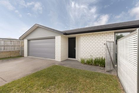 Photo of property in Waterview Estate, 33/4 Greystone Place, Omokoroa, 3114