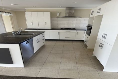 Photo of property in 1446 Whangaparaoa Road, Army Bay, Whangaparaoa, 0930