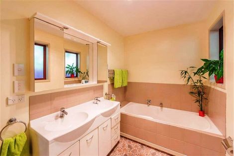 Photo of property in 51 Balgay Street, Upper Riccarton, Christchurch, 8041