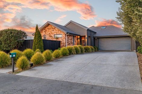 Photo of property in 24 Foresters Crescent, Parklands, Christchurch, 8083