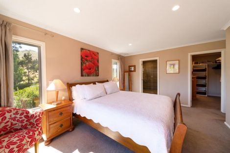 Photo of property in 14 Milward Place, Kelvin Heights, Queenstown, 9300