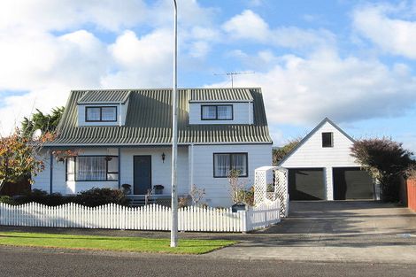 Photo of property in 16 Renata Road, Otaki, 5512