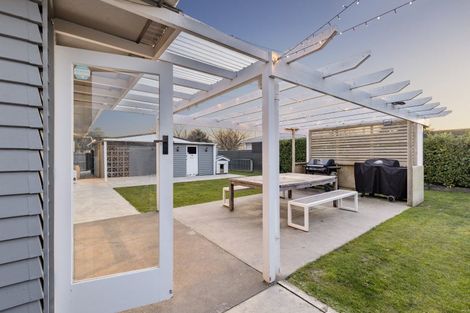 Photo of property in 1 Battersea Place, Roslyn, Palmerston North, 4414