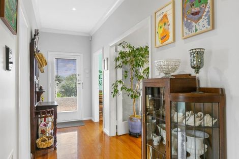 Photo of property in 9 Ashleigh Crescent, Miramar, Wellington, 6022