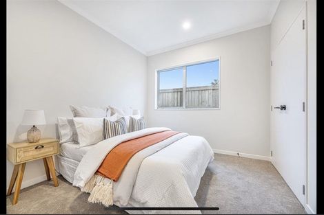 Photo of property in 15 Walter Ruddock Avenue, Kumeu, 0810