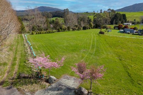 Photo of property in 70 Parerohi Grove, Kuratau, Turangi, 3381