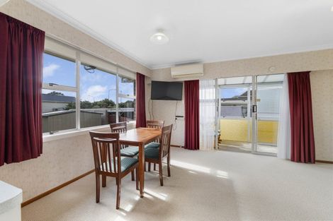 Photo of property in 2/4 Severn Place, Spotswood, New Plymouth, 4310
