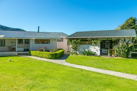 Photo of property in 5804 Kenepuru Road, Waitaria Bay, Picton, 7282