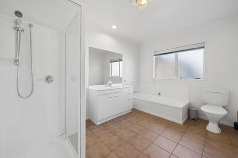 Photo of property in 5 Adrian Grove, Waikanae Beach, Waikanae, 5036