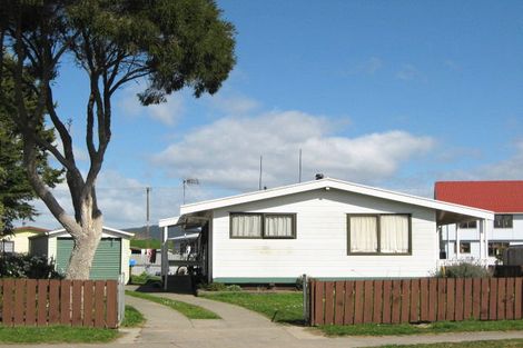 Photo of property in 35 Farnworth Crescent, Whakatane, 3120