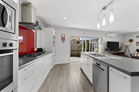 Photo of property in 4a Clerke Place, Marfell, New Plymouth, 4310