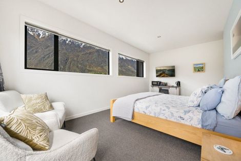 Photo of property in 37 Pendeen Crescent, Jacks Point, Queenstown, 9371