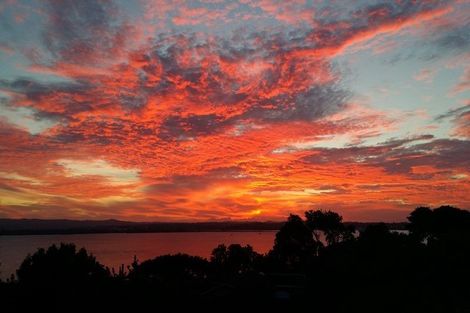 Photo of property in 2/126 Island Bay Road, Beach Haven, Auckland, 0626