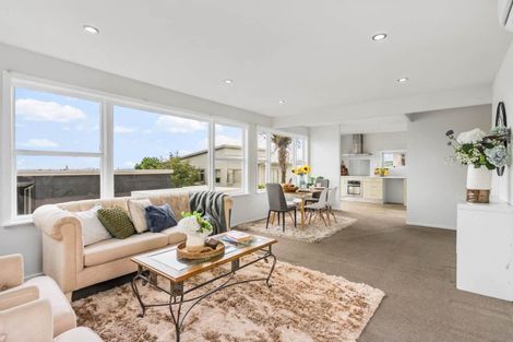 Photo of property in 559 Glenfield Road, Glenfield, Auckland, 0629