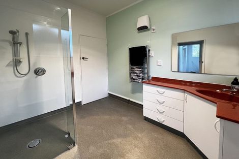 Photo of property in 60 Timaru Road, Waimate, 7924