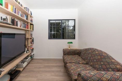 Photo of property in 24 Valley Road, Titirangi, Auckland, 0604