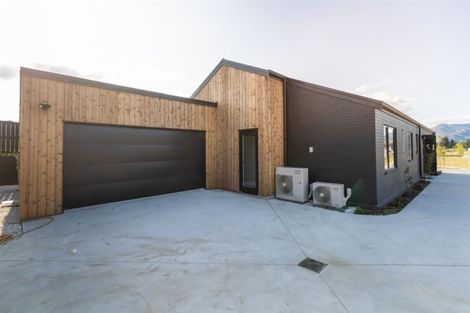 Photo of property in 17 Obelisk Street, Wanaka, 9305
